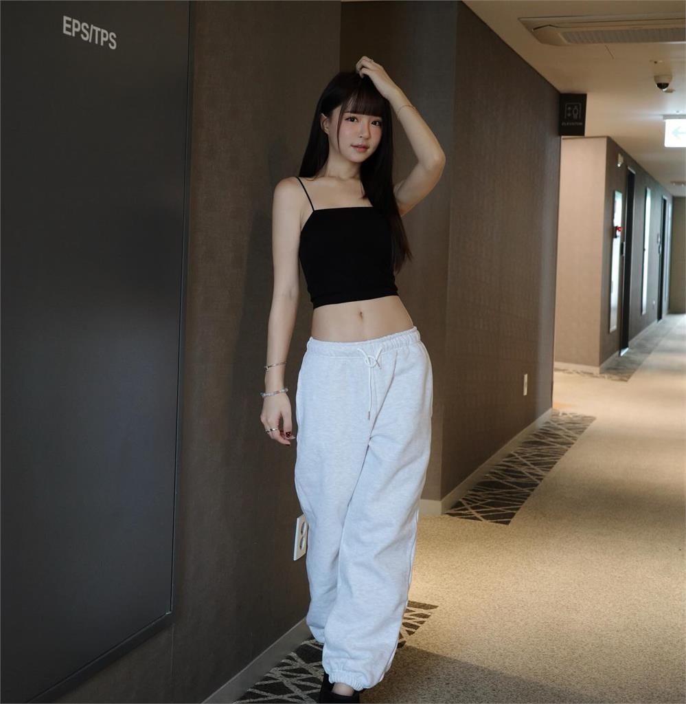 愛水不怕流鼻水!元元飛韓國穿超少 曬床照嬌喊:好適合「做這件事」