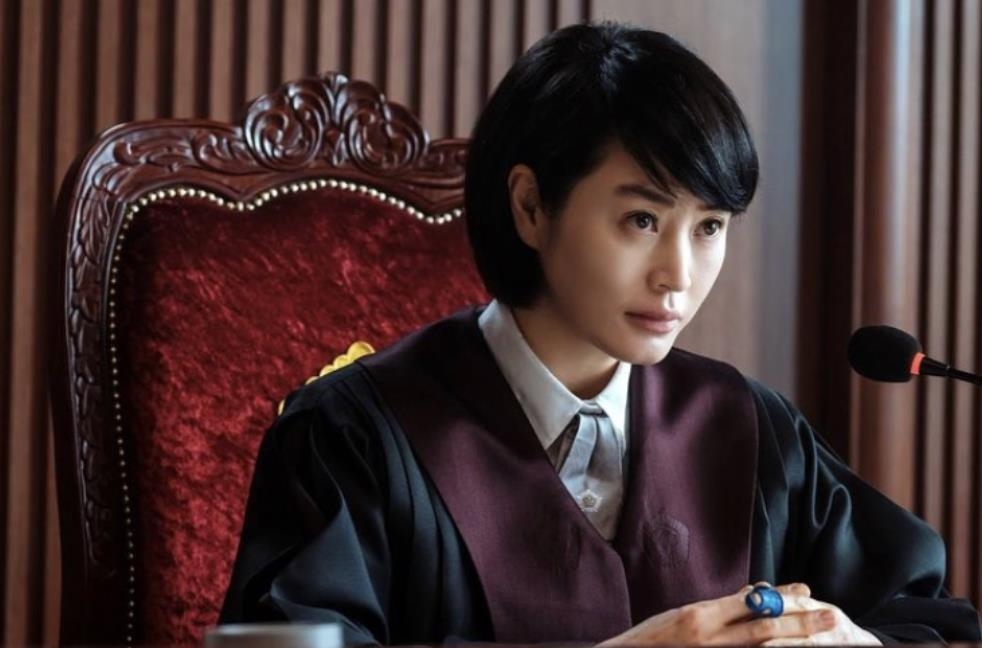 金憓秀「化身美人魚」洩I字線！53歲「超頂曲線」辣暈網：韓版陳美鳳