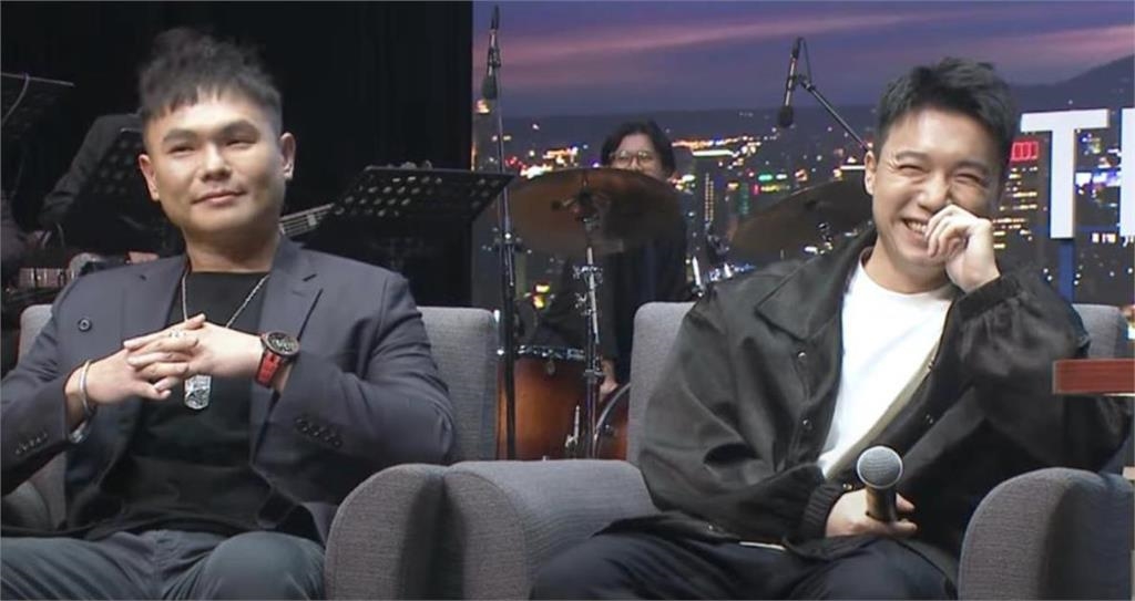 超哥端「全真空辣妹」宴客？「超派畫面」驚呆網：真．海鮮拼盤！