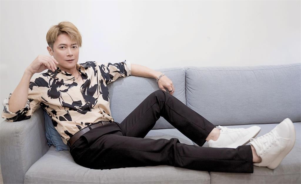 戲劇男神王燦「空窗3年」曝理想型!「最有Fu女星」點名她:大器不扭捏