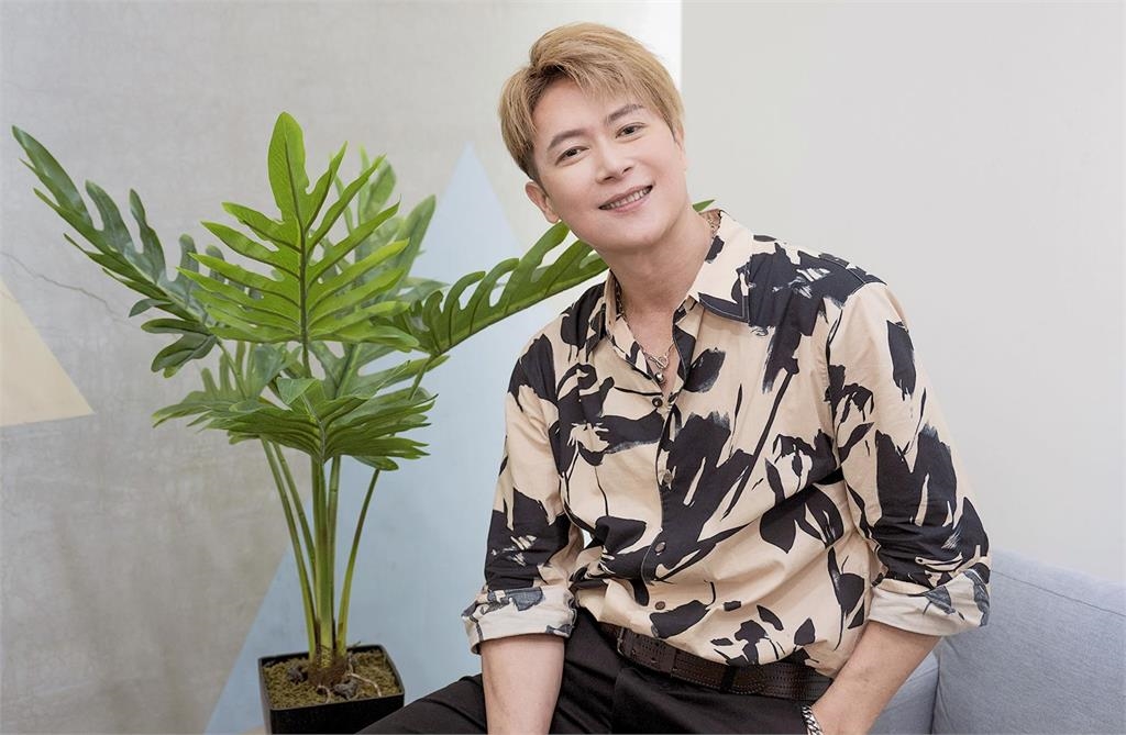 戲劇男神王燦「空窗3年」曝理想型!「最有Fu女星」點名她:大器不扭捏