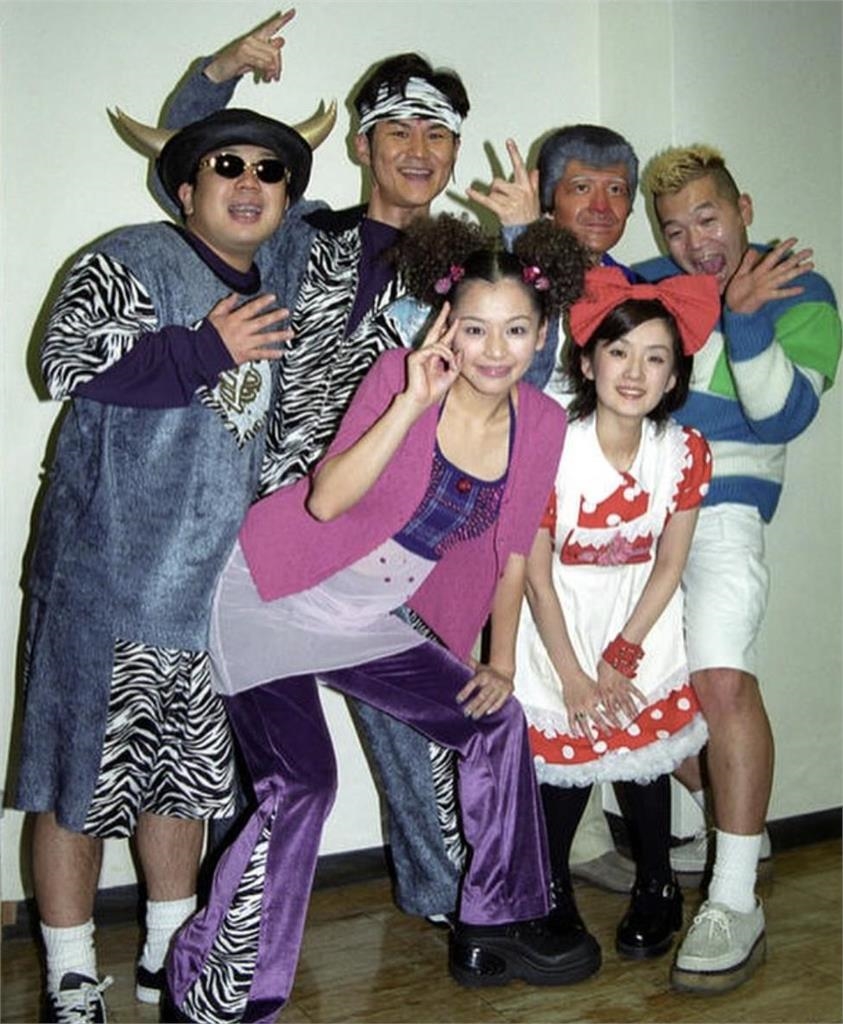 徐若瑄「歸隊黑色餅乾」登紅白!對比「昔日舊照」網嘆:夢回25年前