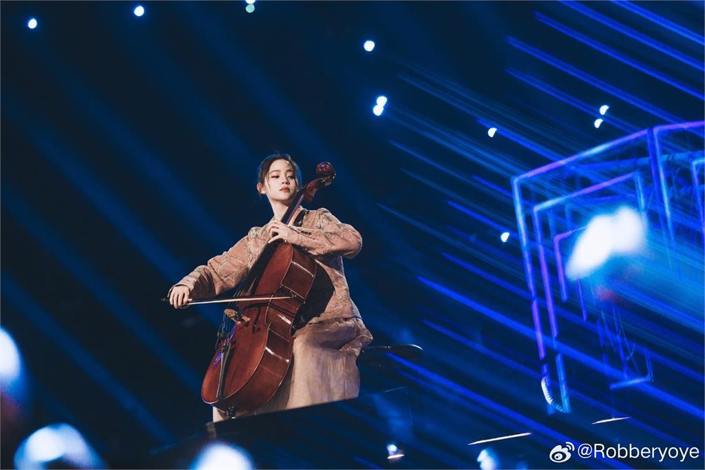 歐陽娜娜「仙氣爆棚」登央視跨年!留言區遭問「她是哪裡人」小粉紅怒了