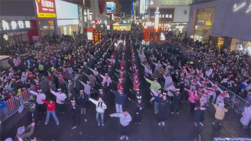 《科目三》極晃畫面流出　正妹嗨跳27秒「QQ球狂彈」網暈爆