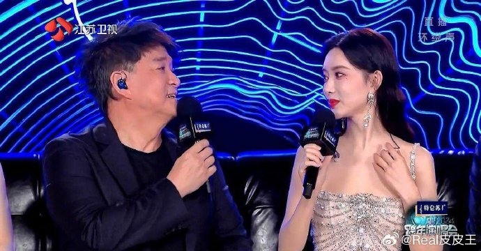 中國跨年「全真唱」大翻車！張信哲、張韶涵遭點名「1表情被虧」：像溺斃