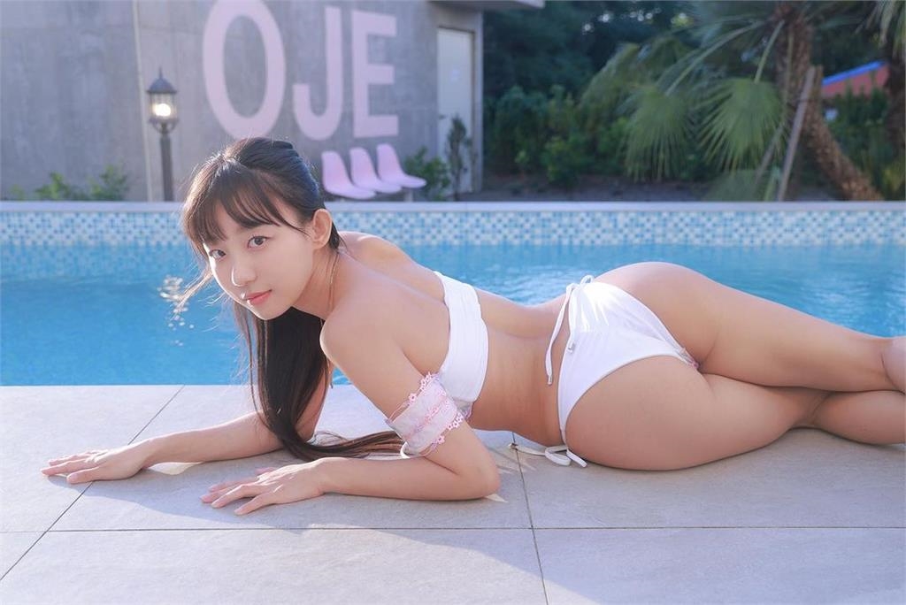 南韓童顏女神「絕頂火力」轟炸九份!超緊裂縫跑出「致命猛獸」網狂放大