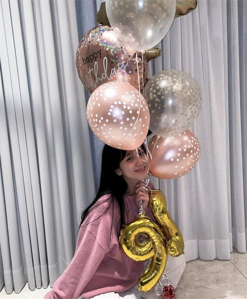 Jisoo沒開濾鏡「真實樣貌現形」!「仰頭視角」掀網狂放大:沒道理