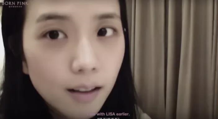 Jisoo沒開濾鏡「真實樣貌現形」!「仰頭視角」掀網狂放大:沒道理