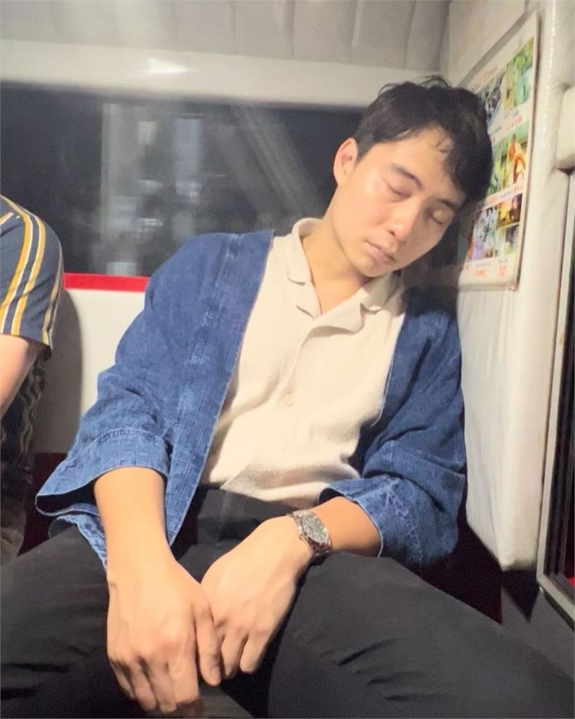 羅傑叔叔「招牌橘衣全卸」衝出猛獸！水底哥吉拉大出關4百萬人嚇爛：嗨呀…｜四季線上4gTV
