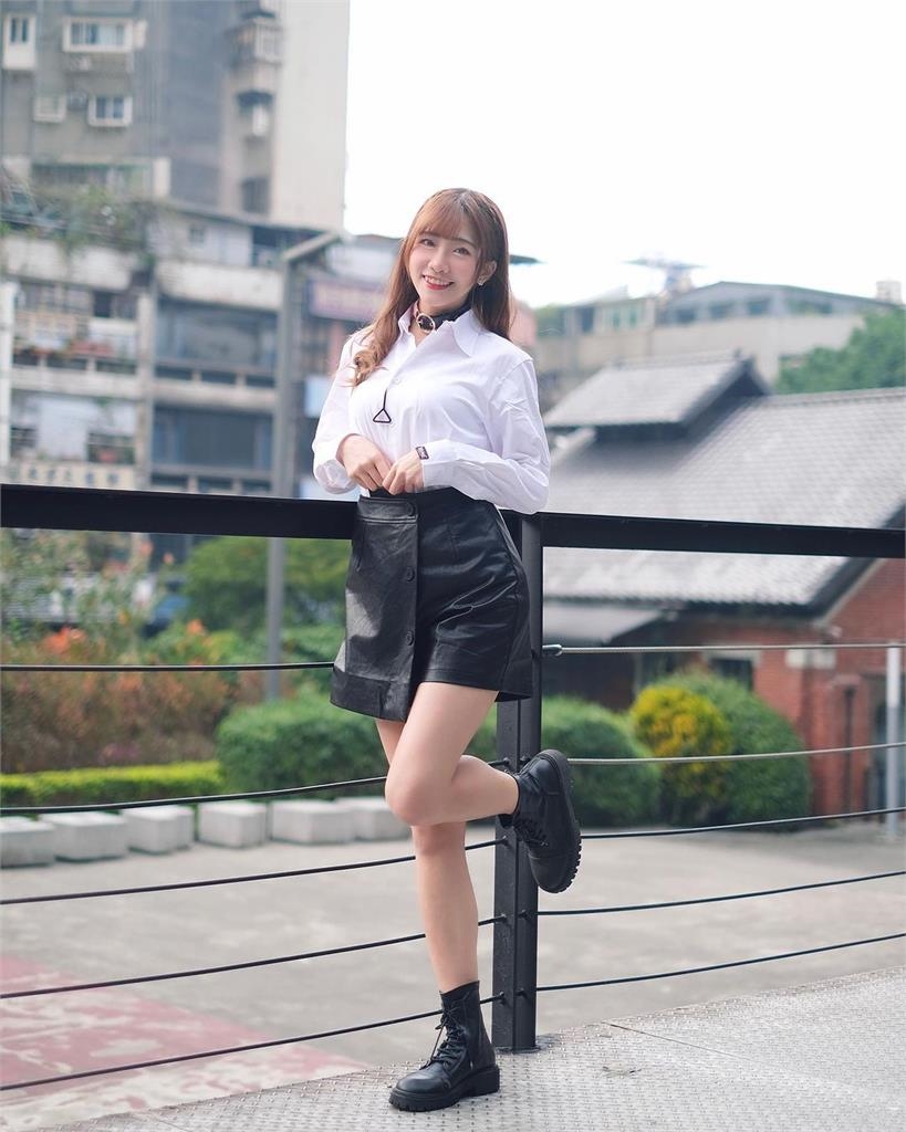 冼迪琦「襯衫大膽下扯」衝出膨脹惡魔！破尺度「猛烈輸出」萬網弱喊：爆炸了