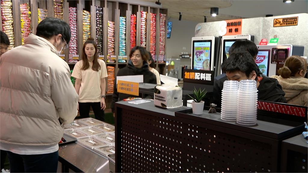 緩解缺工!24小時無人拉麵店夯 結帳、煮麵、清潔全靠客人DIY