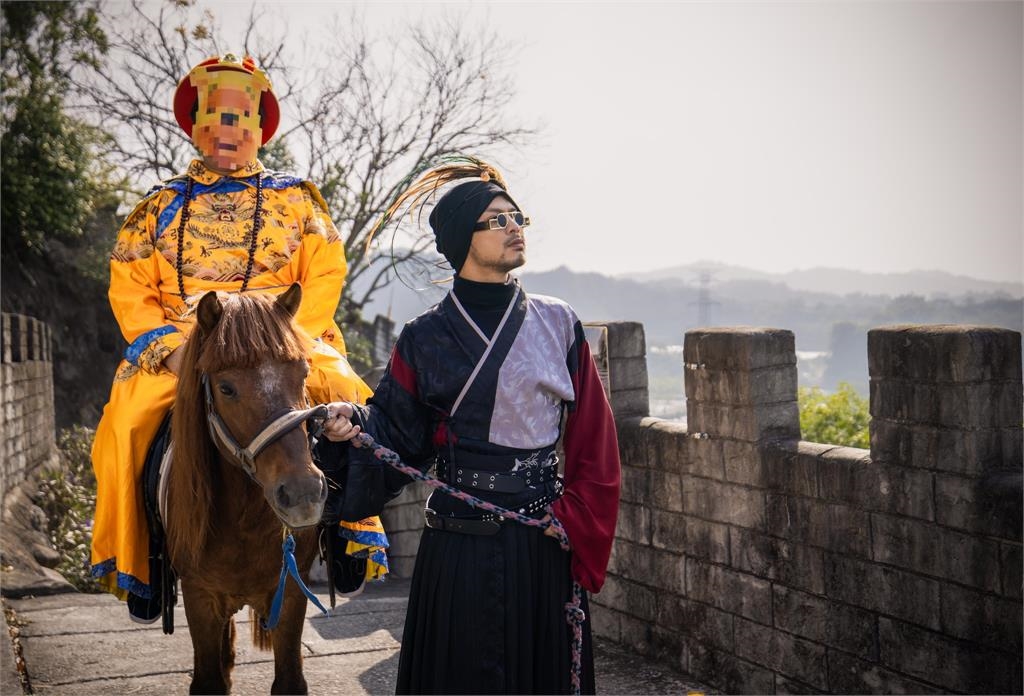 黃明志新歌〈龍的傳人〉又辱華?邀「黃袍維尼」拍片小粉紅怒出征