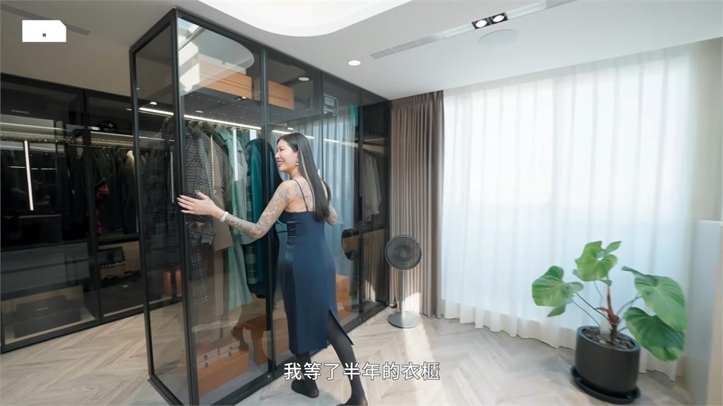 百勒絲開箱133坪「月球系」豪宅！更衣間藏奢華巧思　粉絲：像藝術博物館