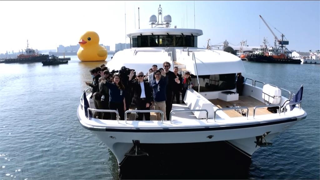 黃色小鴨回來了! 「雙鴨入港」雙倍療癒!陳其邁秀10年前合照