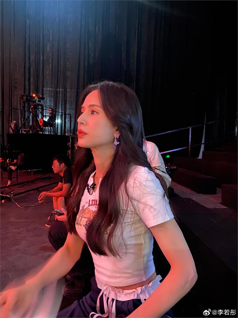 最美小龍女臉頰驚見「詭異凸起」!罹怪病「終生不會好」57歲近況曝