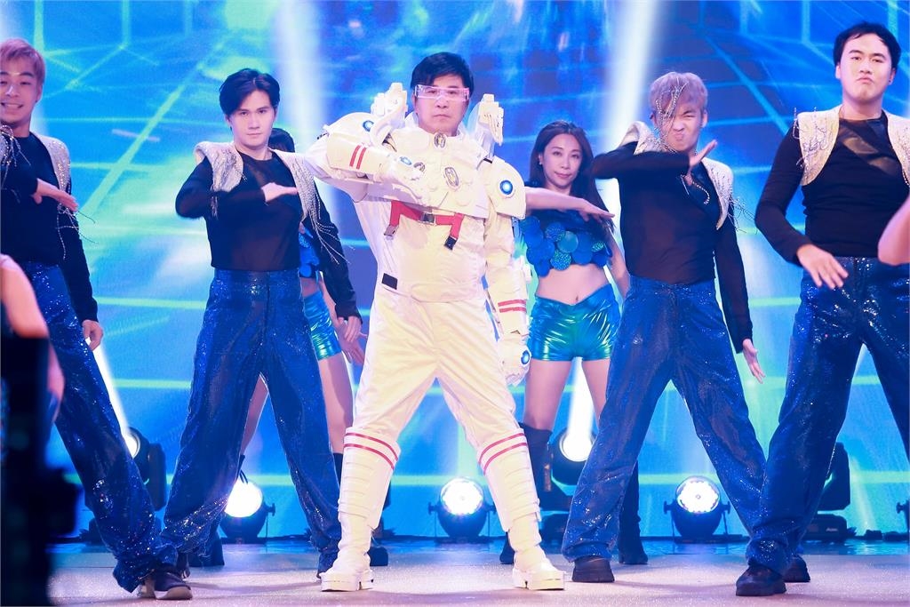 胡瓜「激瘦一大圈」化身水行俠！手揮6公斤三叉戟登《民視第一發發發》