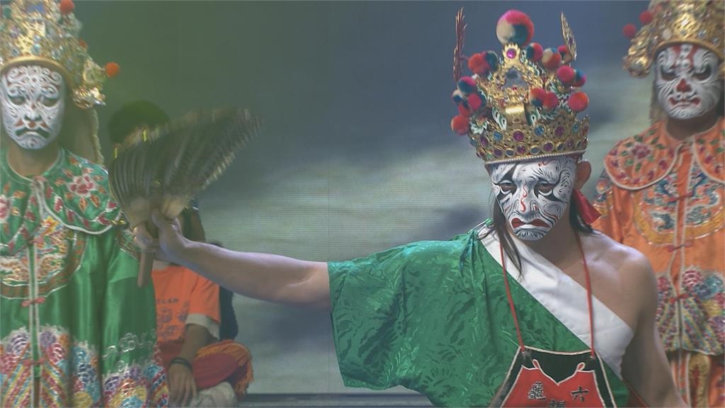 温昇豪家將演出超敬業「甘柳將軍」臉譜登場！受訪時不能說話守禁忌