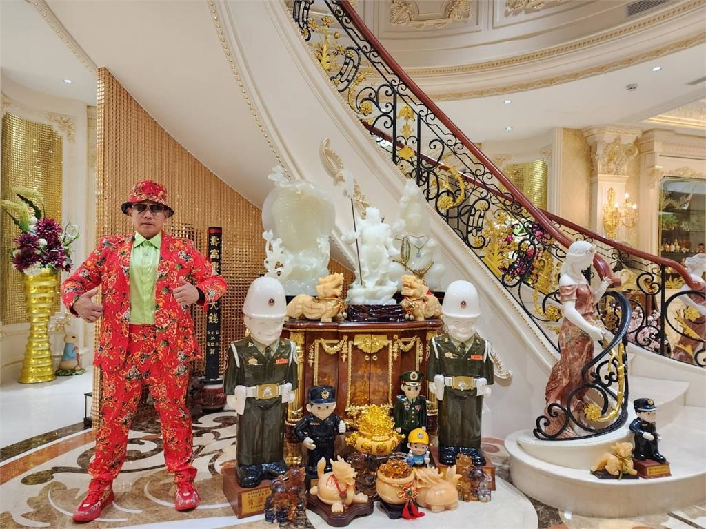 竹北吊車大王「狂事蹟」再+1!撒20萬把藍寶堅尼「貼滿大花」照片曝