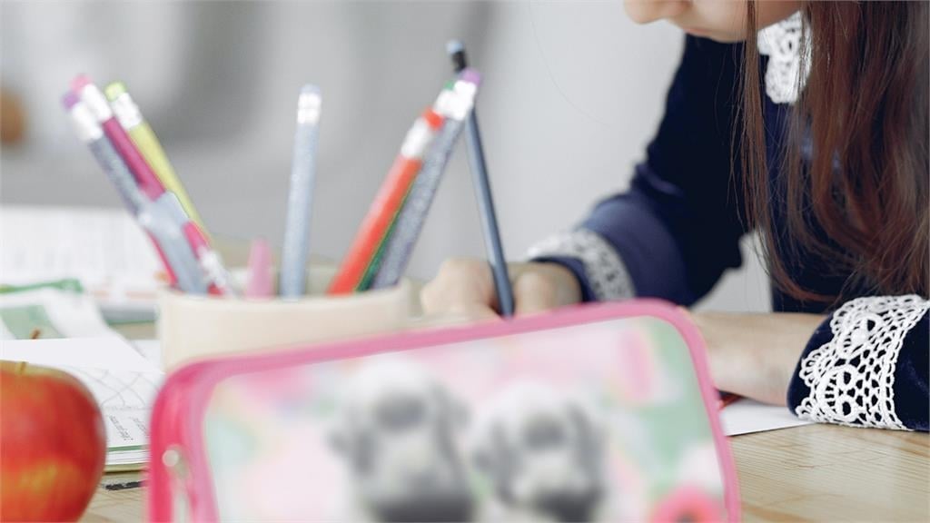 小六數學題目「5段式變化」爸媽看昏頭!PO網求救「到底幾顆糖果」神人解答了