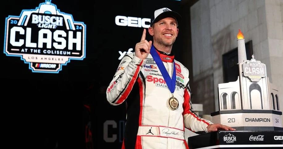 過彎失控打滑+底盤起火　納斯卡表演賽意外頻傳