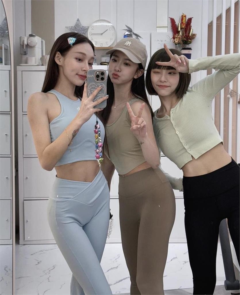 林襄1天1發「猛撐趴窩照」流出!披頭散髮「狼狽樣」網:晚上別看