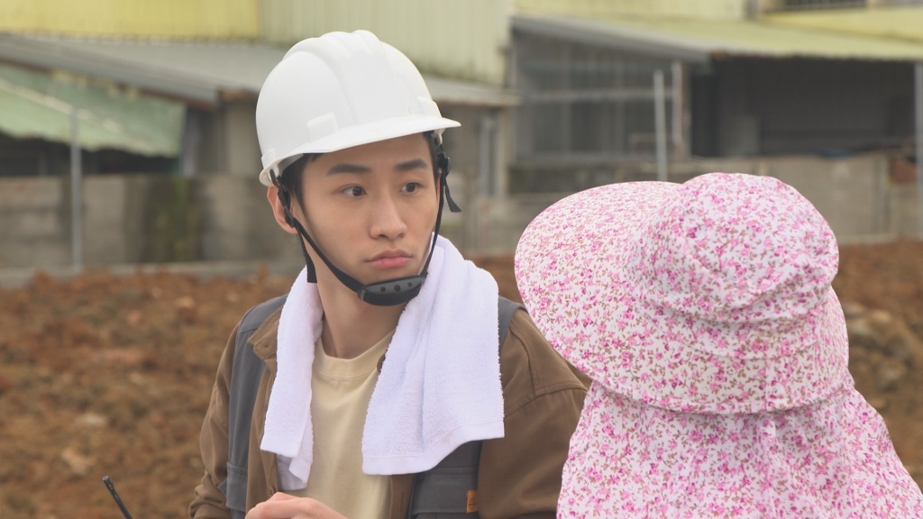 王瞳《愛的榮耀》不負「災難公主」封號 傅子純泡海水被她救 兩人未來關係成謎!