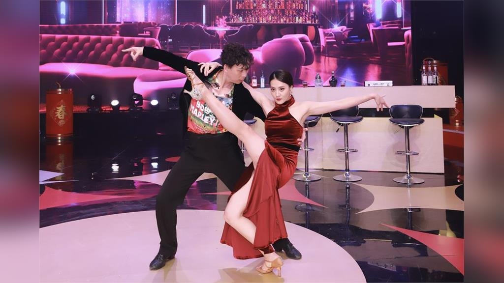 非科班沒想到國標舞當才藝！顏曉筠被網友封「練舞奇才」對打都來真的