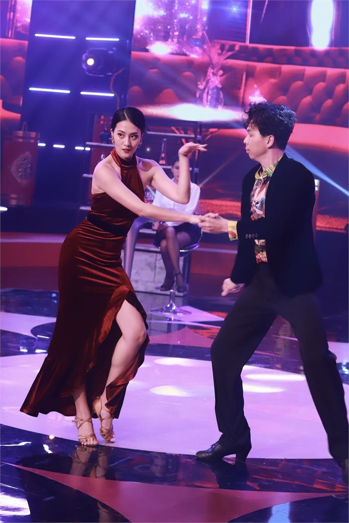 非本科班沒想到國標舞當才藝!顏曉筠被網友封「練舞奇才」對打都來真的