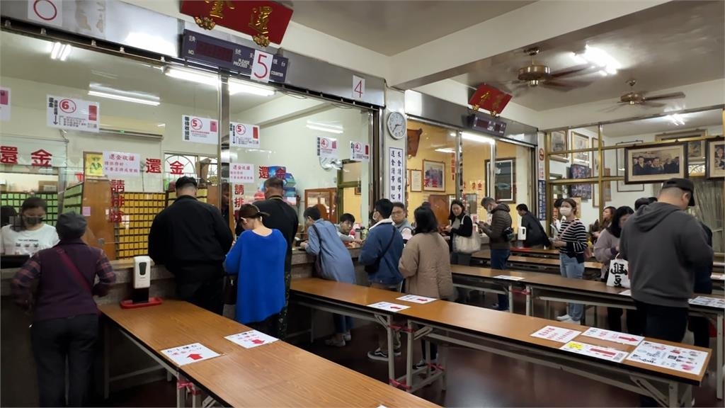 南投紫南宮大年初一「不發放錢母」 彰化順澤宮發錢母加贈限量紀念帽