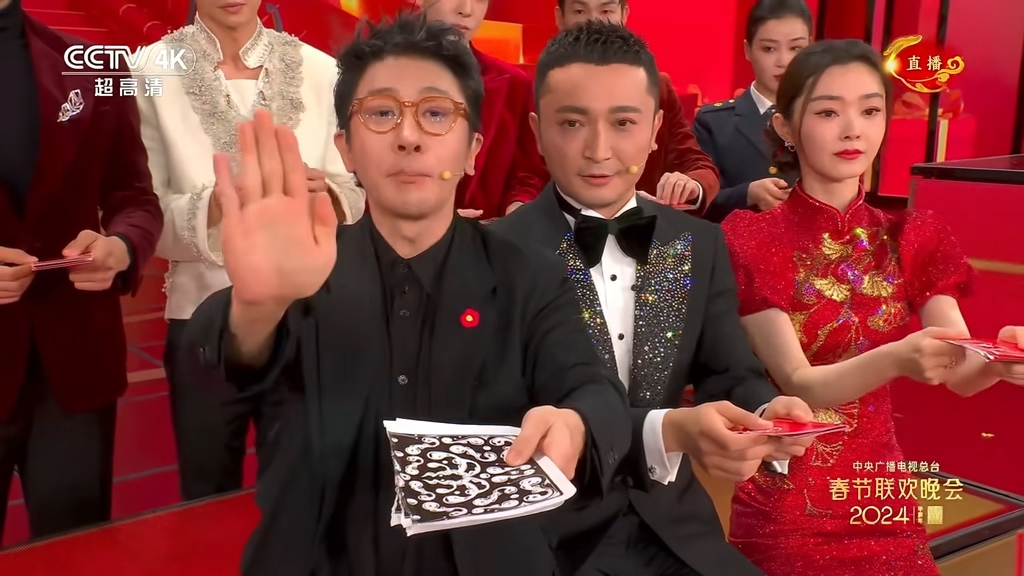 隔5年登春晚又失手？劉謙展十分鐘魔術秀　1男星表情卻「逐漸母湯」上熱搜