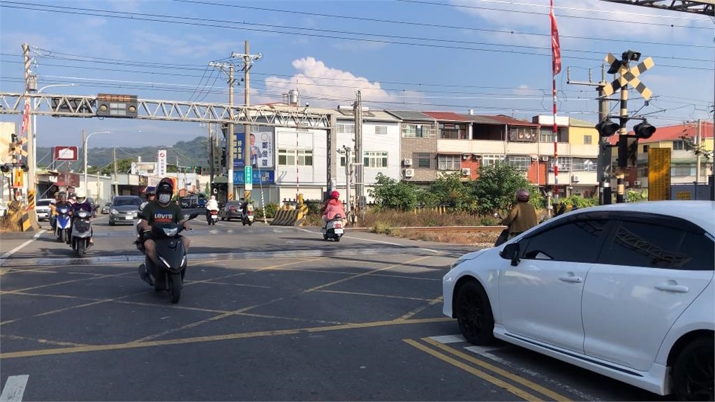 噹噹噹! 平交道警示聲刺耳 居民盼台鐵降低音量求安寧