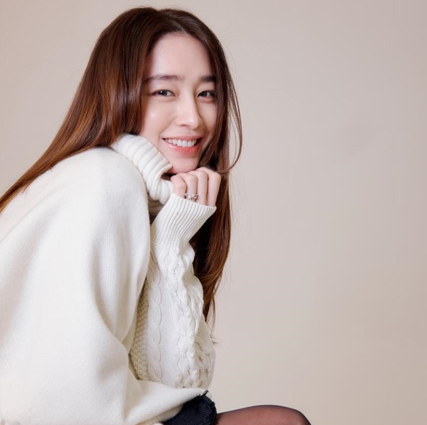 「具俊表未婚妻」41歲真實狀態流出!產後2個月「硬塞進沙漏裙」暗黑起伏壓不住