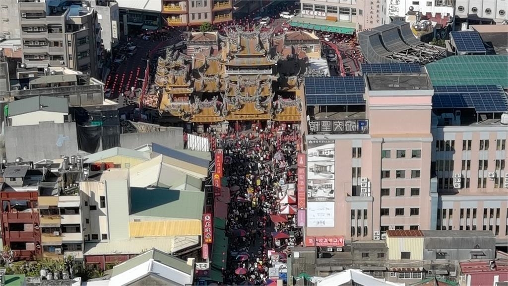 朝天宮、武德宮走春加上北港燈會　每日估逾20萬遊客擠爆小鎮