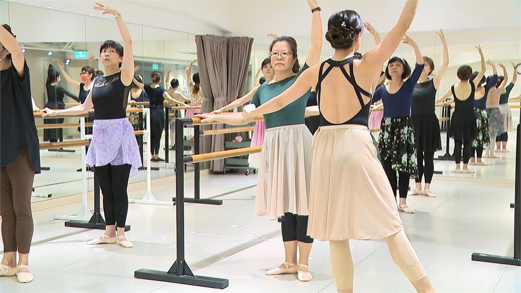 優雅的鍛鍊！熟齡芭蕾舞出樂活人生
