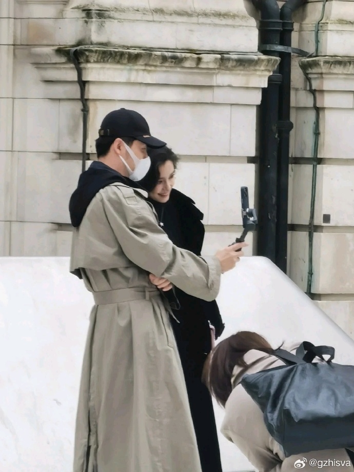 捕獲野生Angelababy!她見小朋友想合照「秒做1舉動」網讚:超貼心