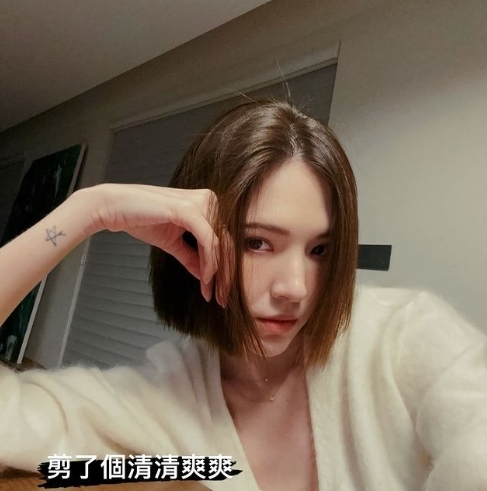 許瑋甯Threads首PO「仙女素顏」！新髮型「極致一刀切」美呆柯震東