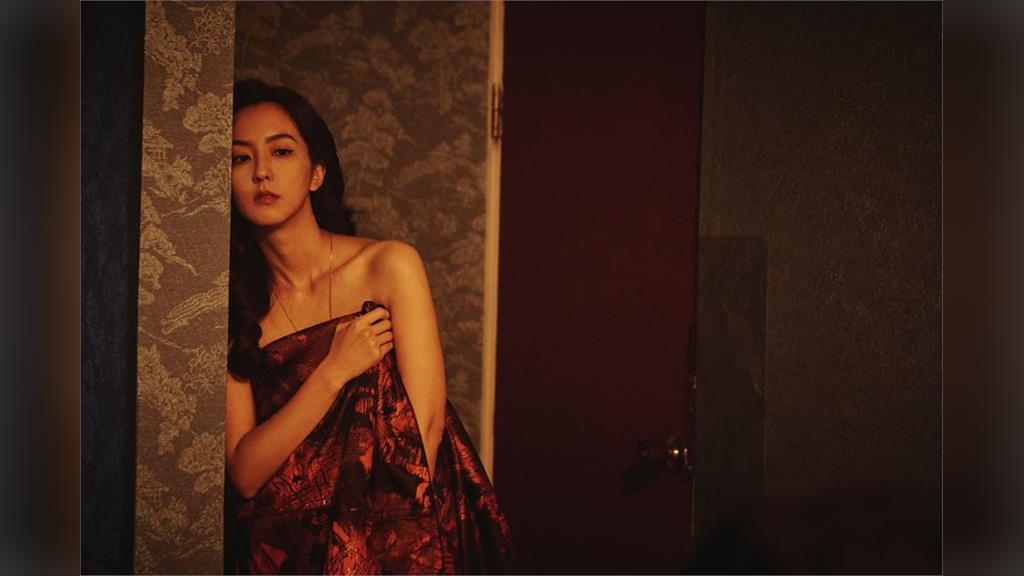 《商魂》創台劇天花板！周曉涵床戰小王…李國毅螢幕觀賞「偷情實況」超緊張