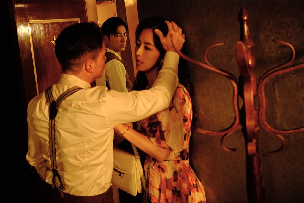 《商魂》創台劇天花板!周曉涵床戰小王…李國毅螢幕觀賞「偷情實況」超緊張