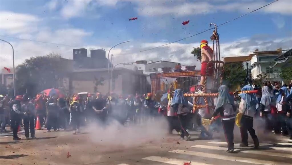 台東炸寒單體驗營 11國30名外國交換生"鞭炮洗禮"