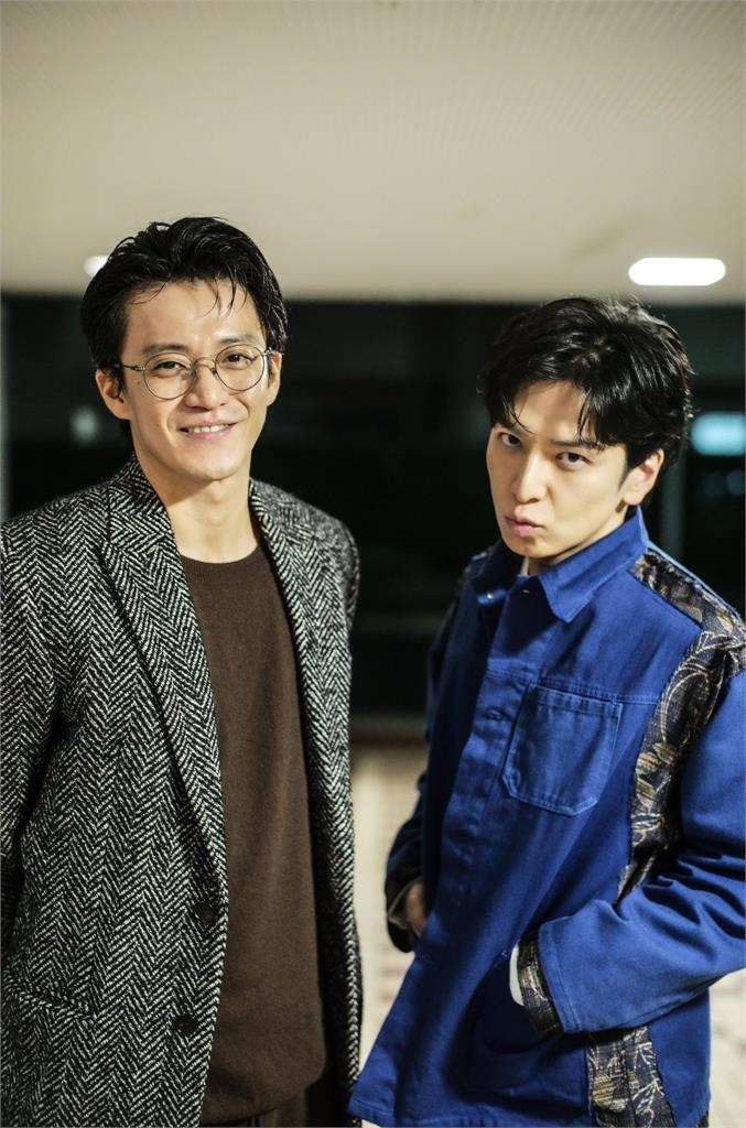 生田斗真「忘開濾鏡」出賣生圖!小栗旬「41歲真面目」太震撼 網嚇:太扯