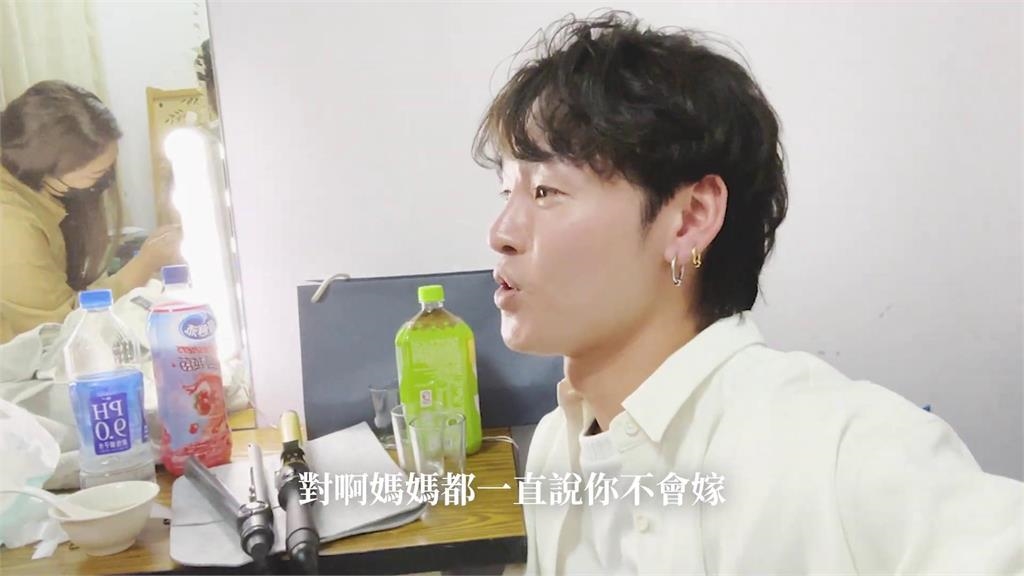 展榮展瑞見證親姊結婚!陪走紅毯眼眶泛淚 直喊:謝謝妳出現在我的生命裡