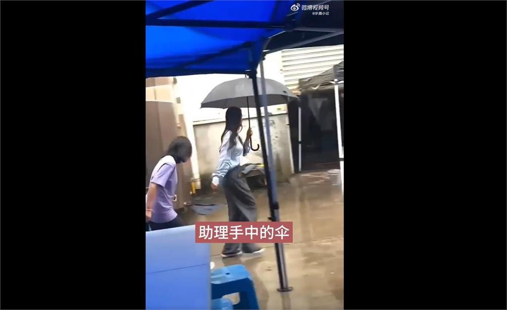 楊冪拍攝現場「1舉動」惹爭議!網見「驚人畫面」直呼:非常不體貼