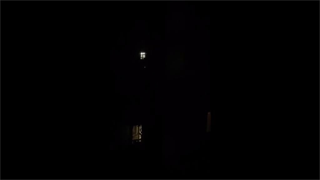 半夜睡不著覺「開演唱會」 睡夢中被吵醒「鄰居氣炸」