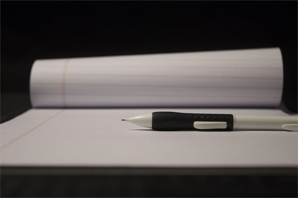 媽不爽「小一生只能用鉛筆」1句怒戰老師!內行揭「超硬規定」3大真相