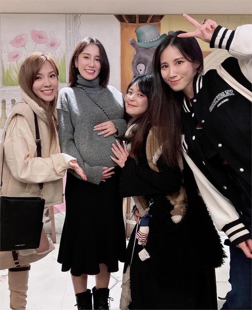 Apple挺9月巨肚「不科學身材」遭瑤瑤出賣！「寶寶性別」意外曝光