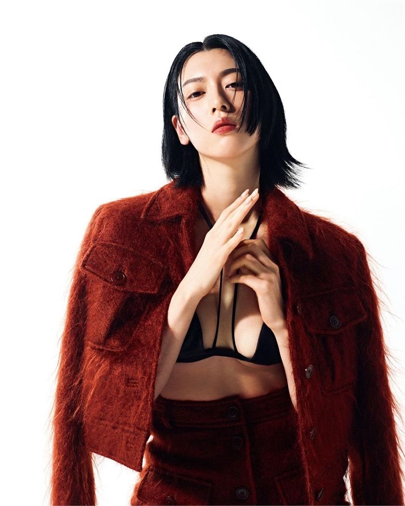 三吉彩花「中路大放空」守軍全撤！超絕頂「裸色起伏」網震撼：沒有穿？