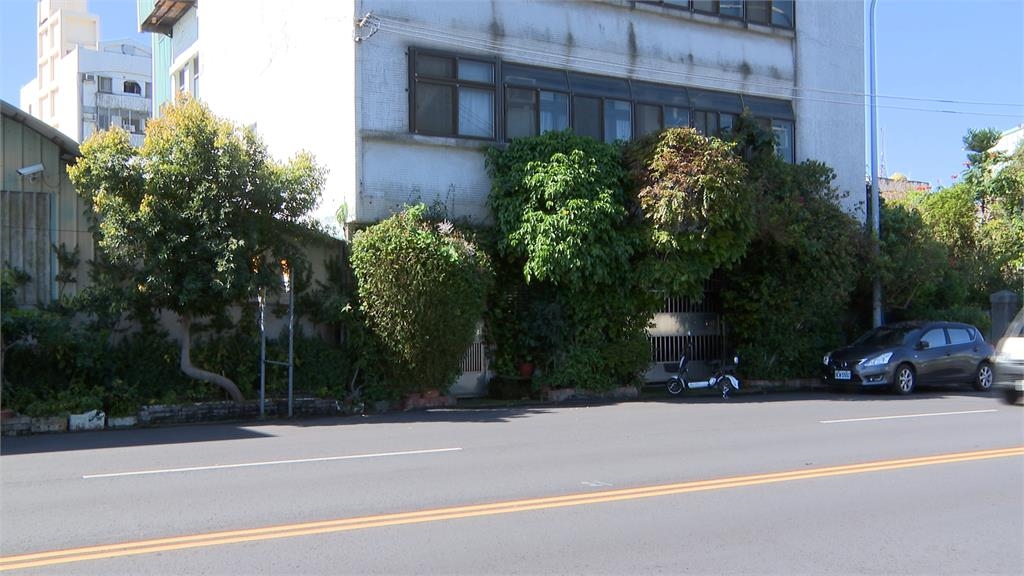 公車族氣炸投訴「站牌藏在樹叢裡」 中市府要求改善