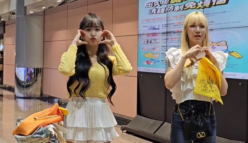 快新聞／中信兄弟韓籍女神來了！　邊荷律、李丹妃機場嗨跳「炸裂陳子豪」