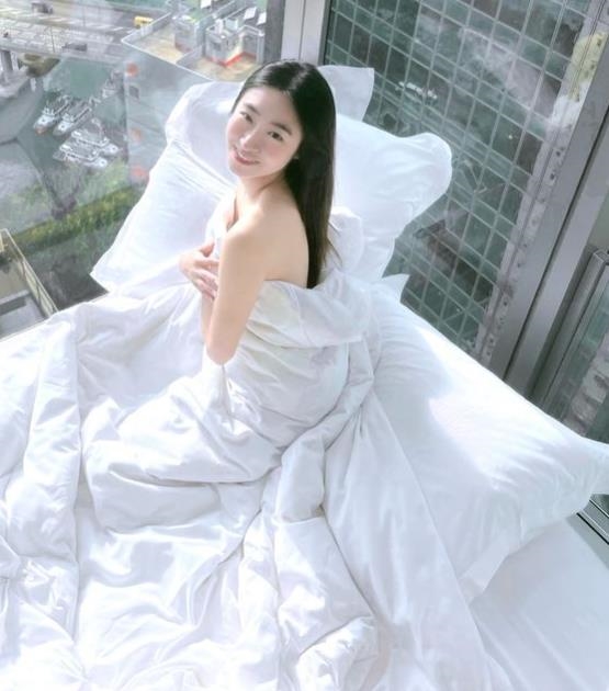 性感港星黃紫恩突曬「道士服」太驚人!私密「床照」外流不影響修行?