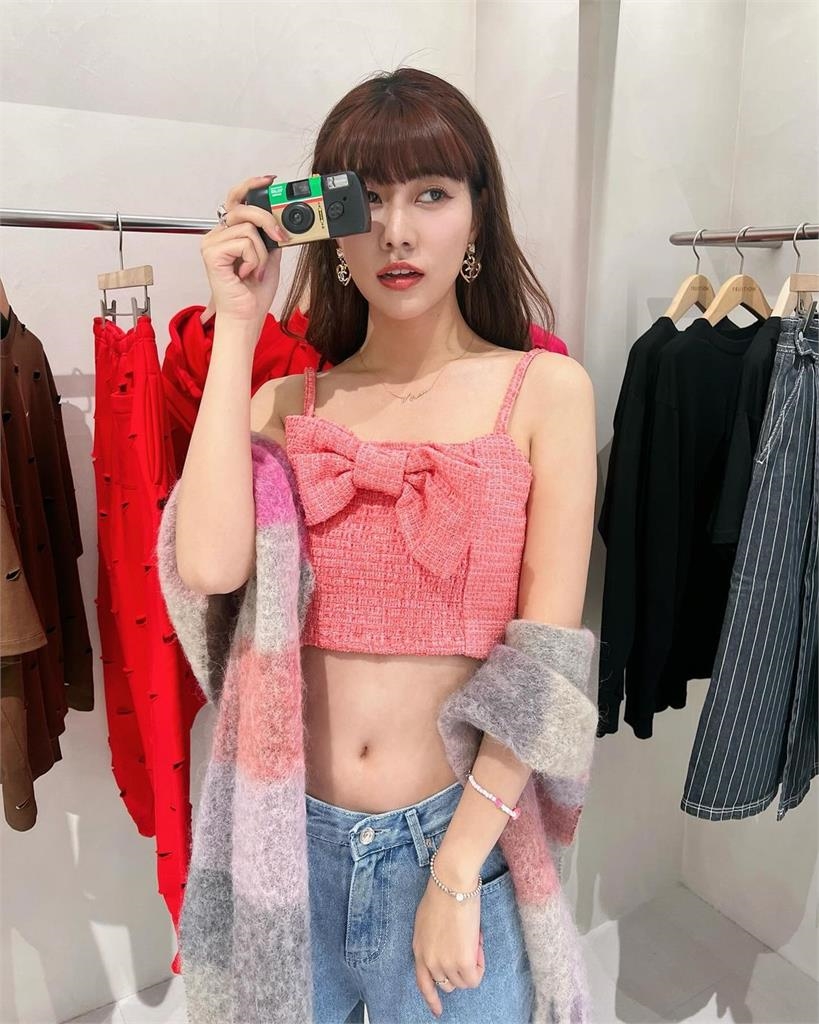 阿部瑪利亞「4個月0運動」腹肌大發酵！更衣間耍美「炸出鬆軟麵團」網急關切